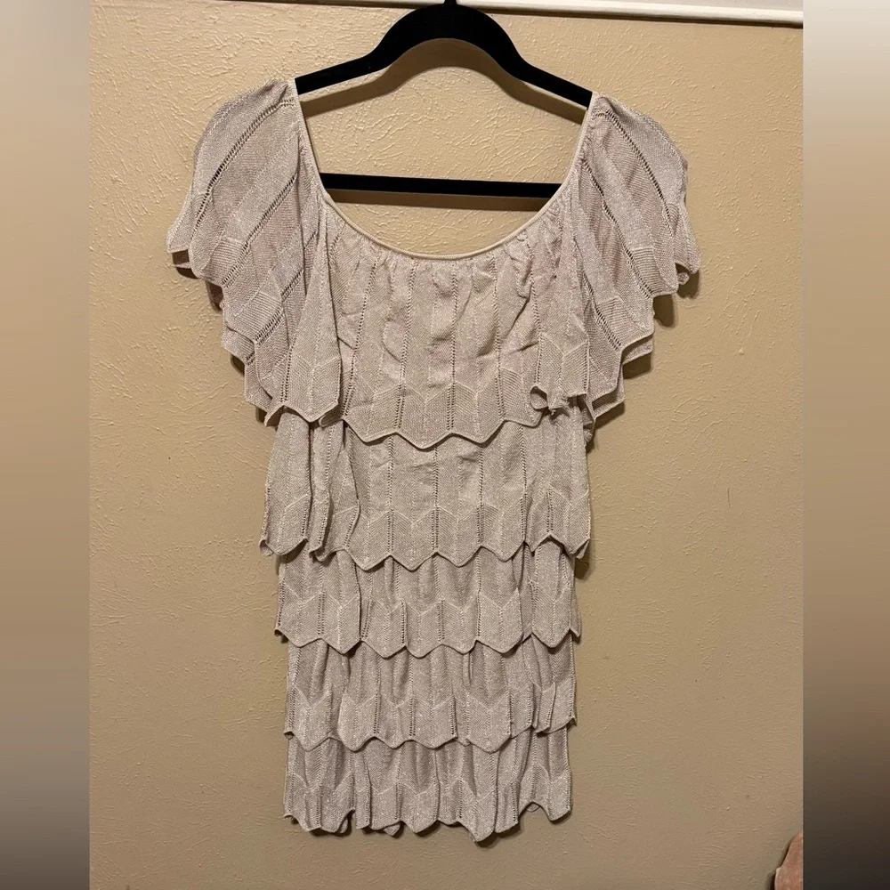 Champagne Tiered Ruffle White House Black Market blouse - Picture 4 of 4